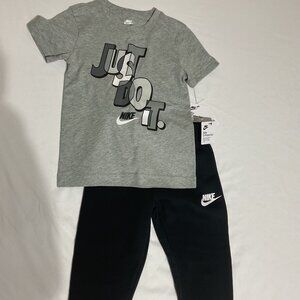 Nike Toddler Boys "Just Do It." T-Shirt & Jogger Set Size XS Gray/Black 3-4 Year
